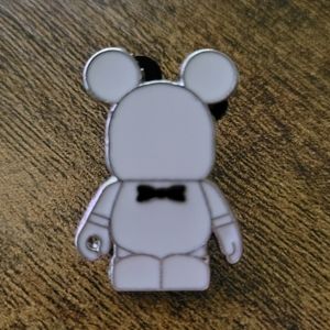 3/$20 - 4/$25 - 5/$30 - Disney Pin - Vinylmation White Mickey Mouse with Bow Tie
